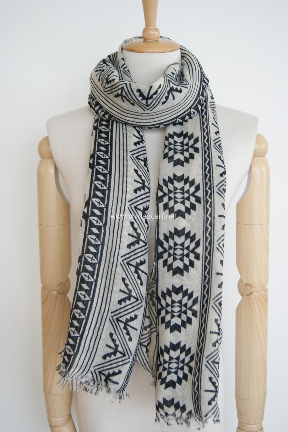 Ladies Geometric Pattern Printing Polyester Scarf