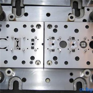 Plastic Valve Pin Mould