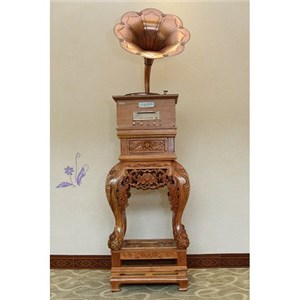 Vintage Turntable with Classic Horn with Base Canbinet