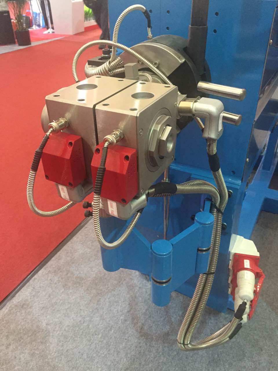 single layer wire extrusion head for wire coating 