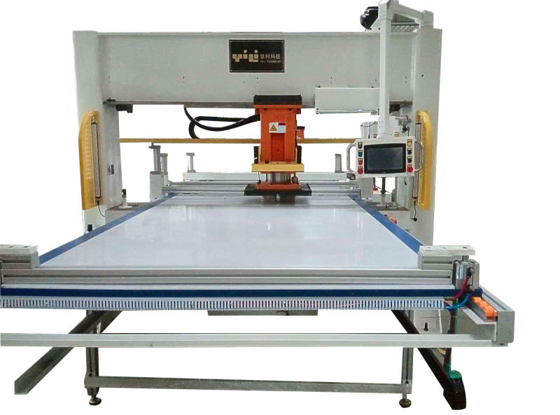 Intelligent cutting machine with rotator cutting head