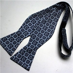 Gentlemen& acute;s Classic Silk Or Polyester Adjustable Pre-bowtie With Or Without Budge