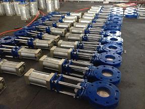 Pneumatic knife gate valve