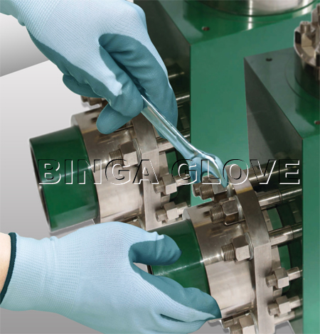 Oil-proof Nitrile Coated Nylon Safety Glove from China