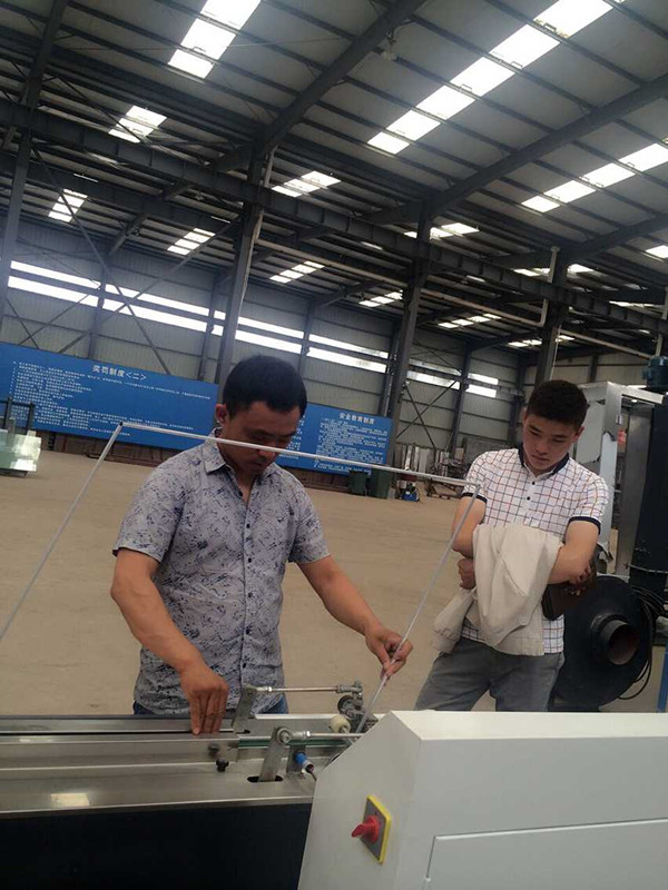 Auto Butyl Spray Machine For Double Pane Glass Production Line