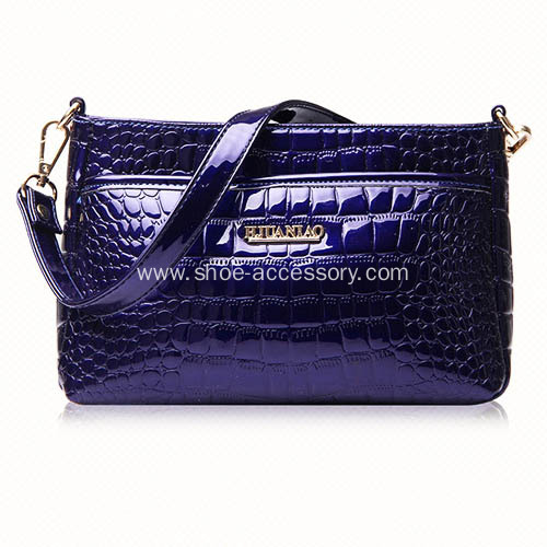 Women& acute;s Shoulder Bags with Crocodile Leather