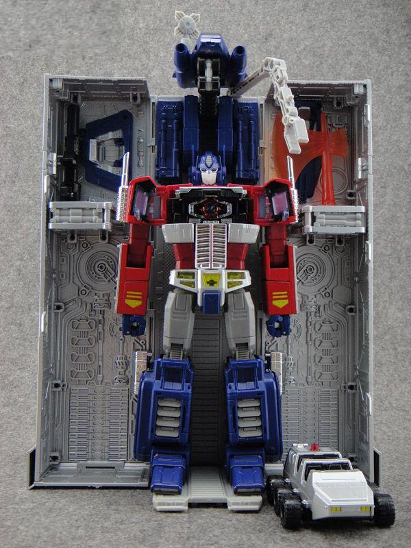 Transformers Masterpiece Reissue Optimus Prime (25cm/9.84& quot;) 2.0 Version MP-10/MP10 With Trailer