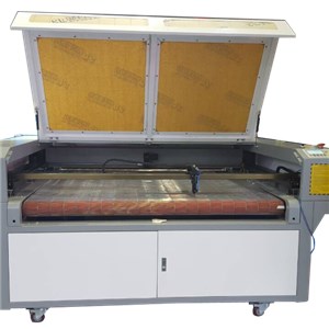 1610 Garment Auto-feeding Laser Cutting Machine