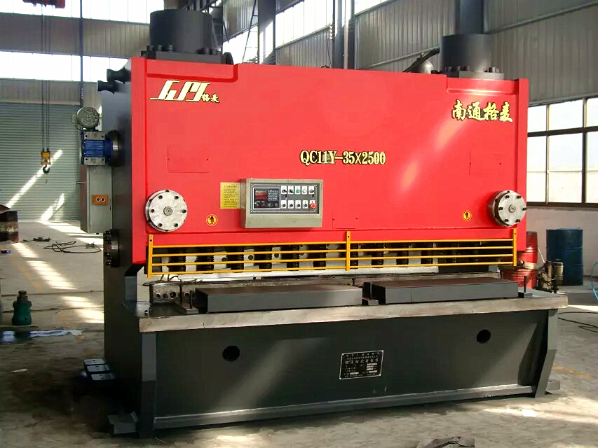 hydraulic guillotine type shearing machine