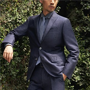 TR Men& acute;s Suit