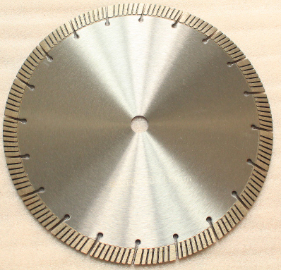 Hot pressed turbo segmented diamond blade with slant slot