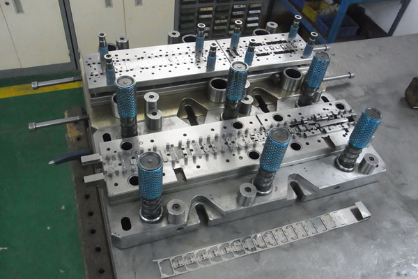 OEM Professional Customized  Progressive / Stamping Die 