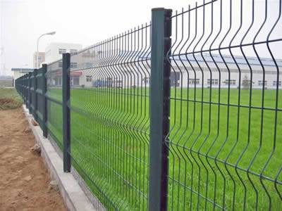 Welded razor wire fence